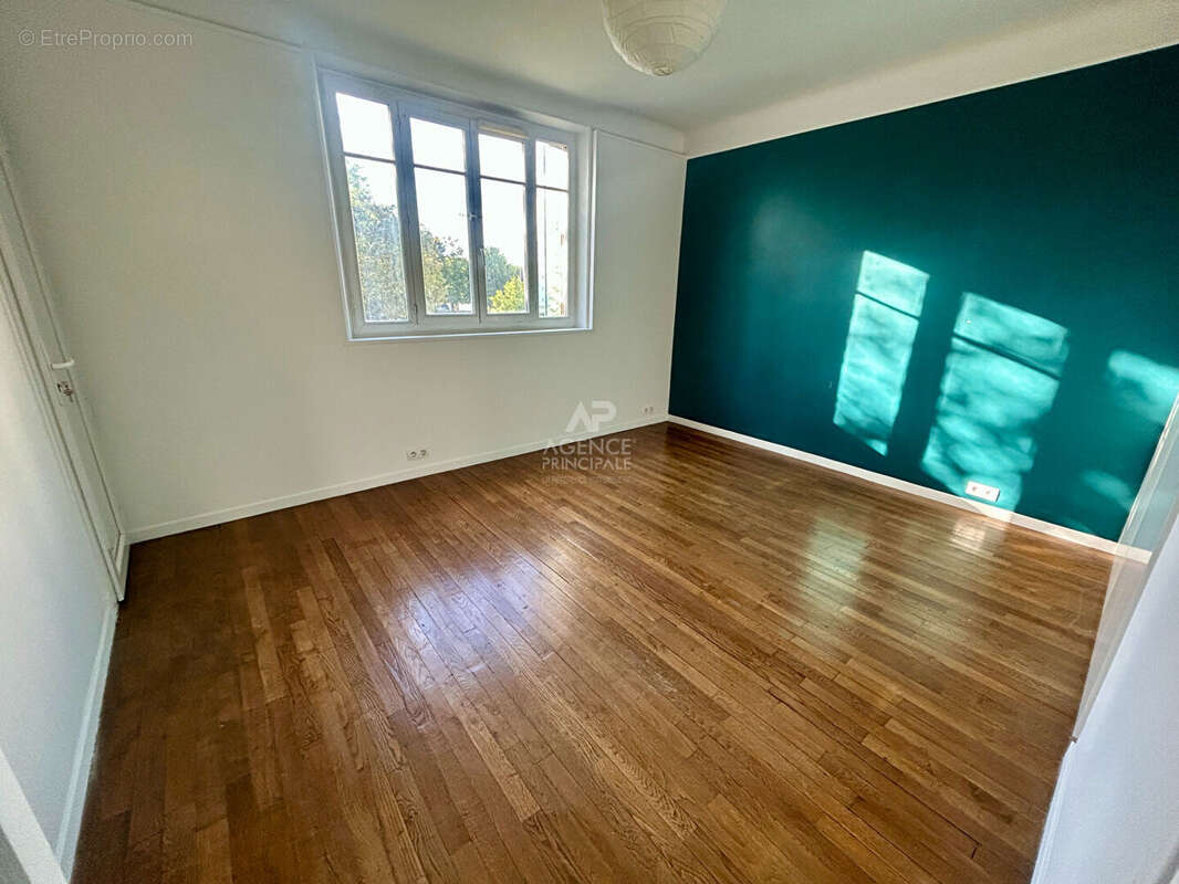 Appartement Poissy 4 pièce(s) 77.97 m2 - photo 2