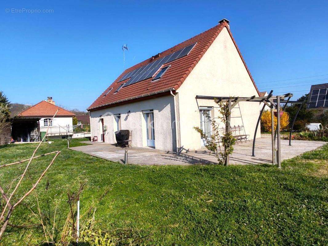 Maison à D'HUISON-LONGUEVILLE