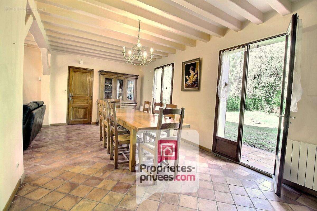 A 1h de PARIS - Secteur recherché - Maison de 130 m2 - 4 CHAMBRES - GARAGE - TERRAIN 2088  m2 - photo 6