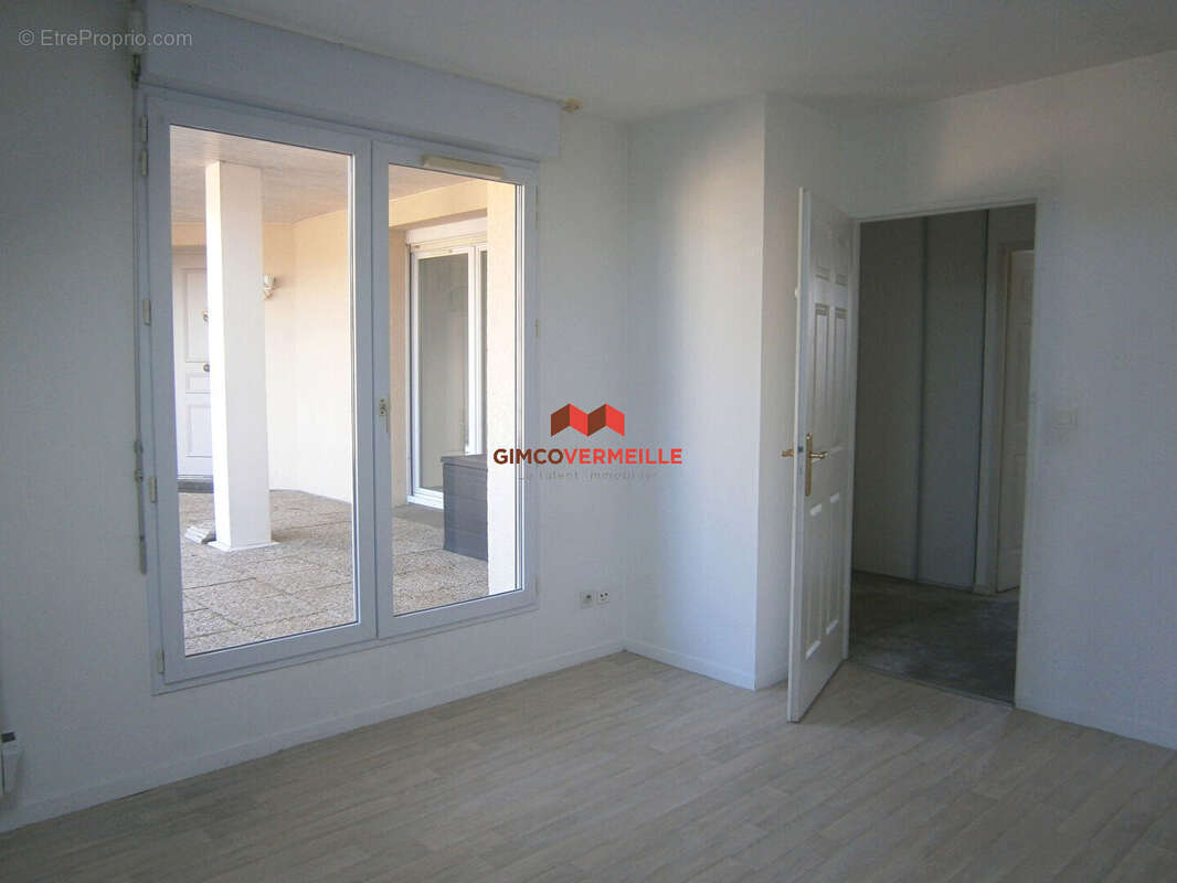 Appartement à VOISINS-LE-BRETONNEUX