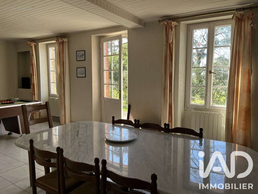 Maison 310 m² à Manciet  - photo 2