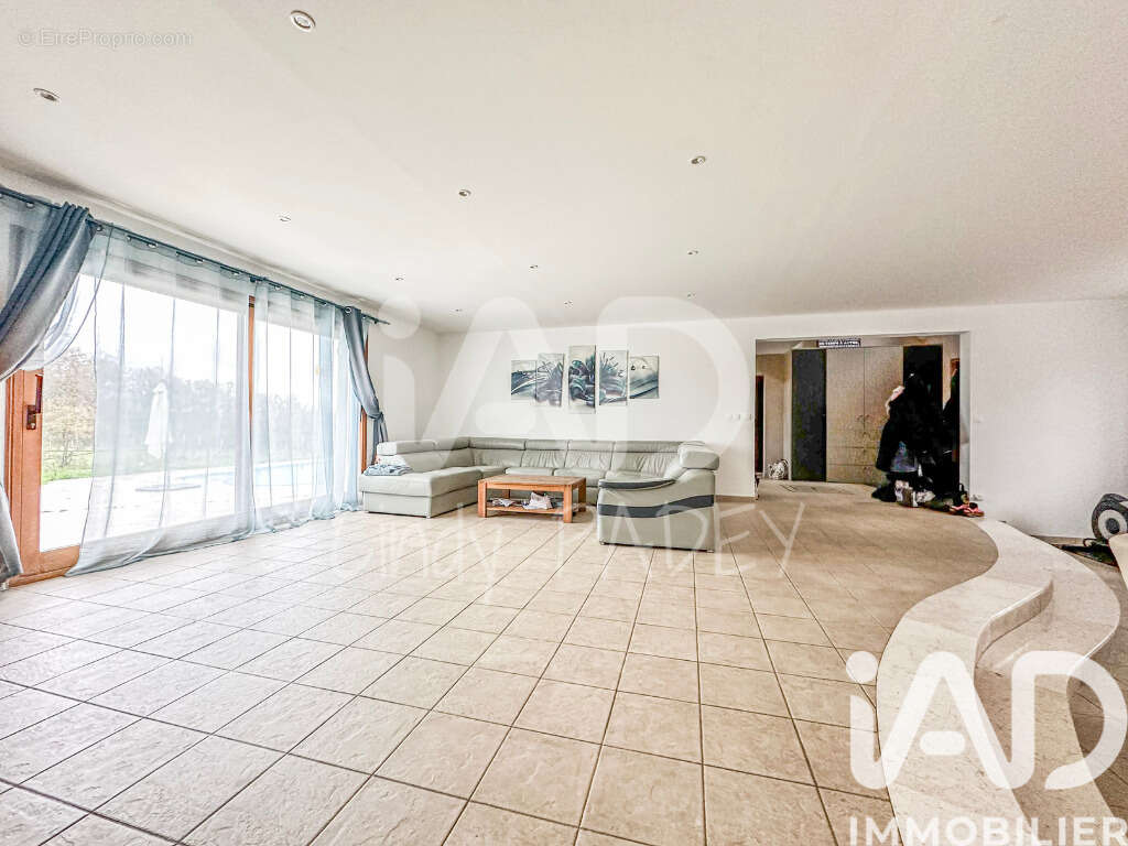 Photo 2 - Maison à CRECY-LA-CHAPELLE