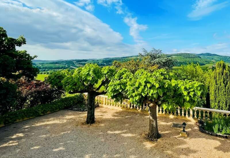 Maison à LA ROCHE-VINEUSE