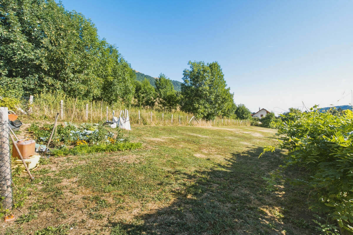 Maison de Village avec châlet et terrain - photo 11
