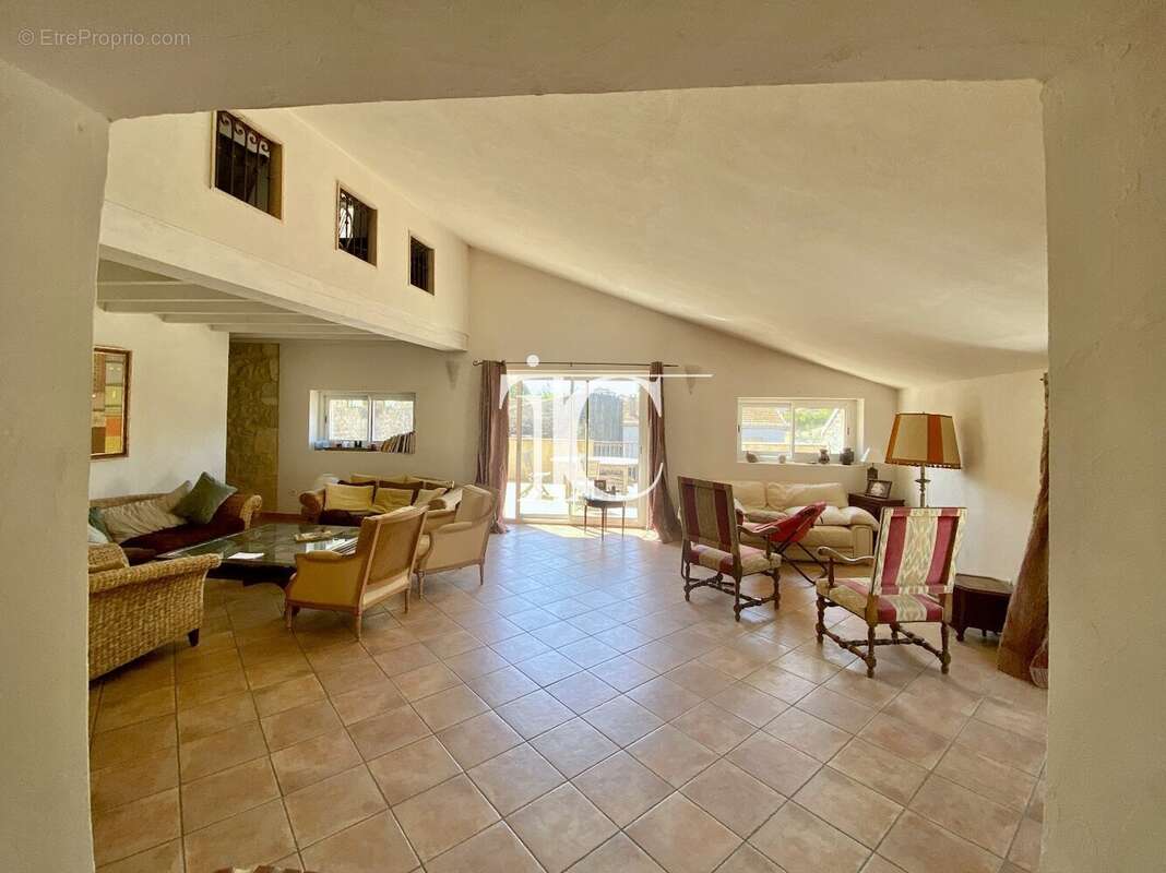 Rousson, mas de hameau renove en pierre 272m2, 3 chambres + 1 studio, terrasses, piscine - photo 5