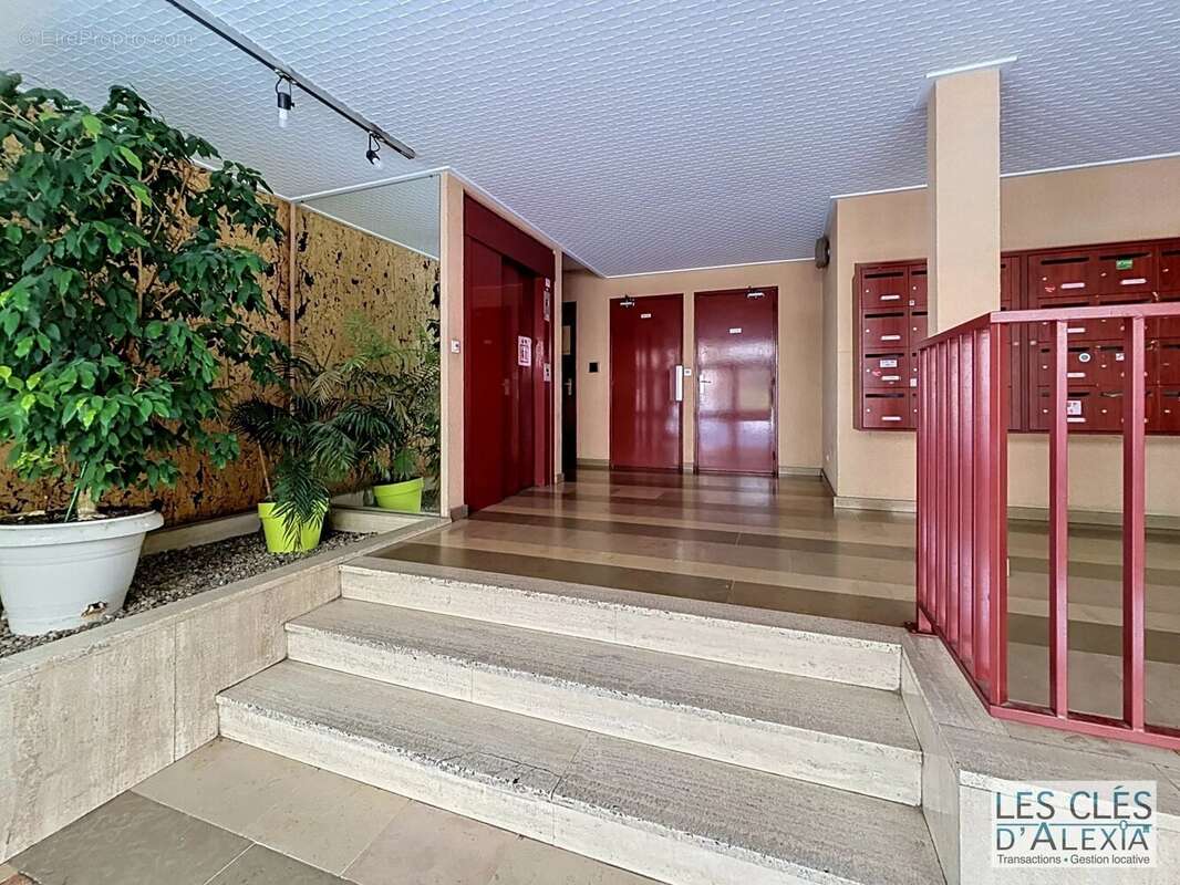 T1 bis 26,54 m² – lyon 7e – rue nicolai -  en exclusivité - photo 9