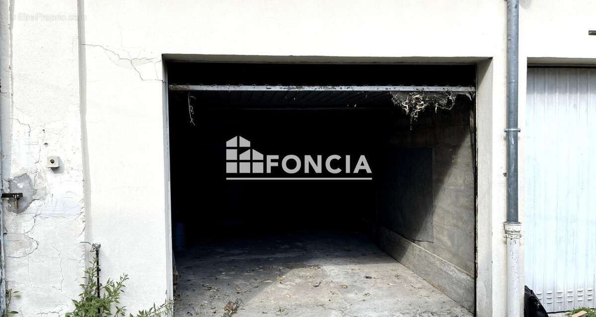 Parking à CROISSY-SUR-SEINE