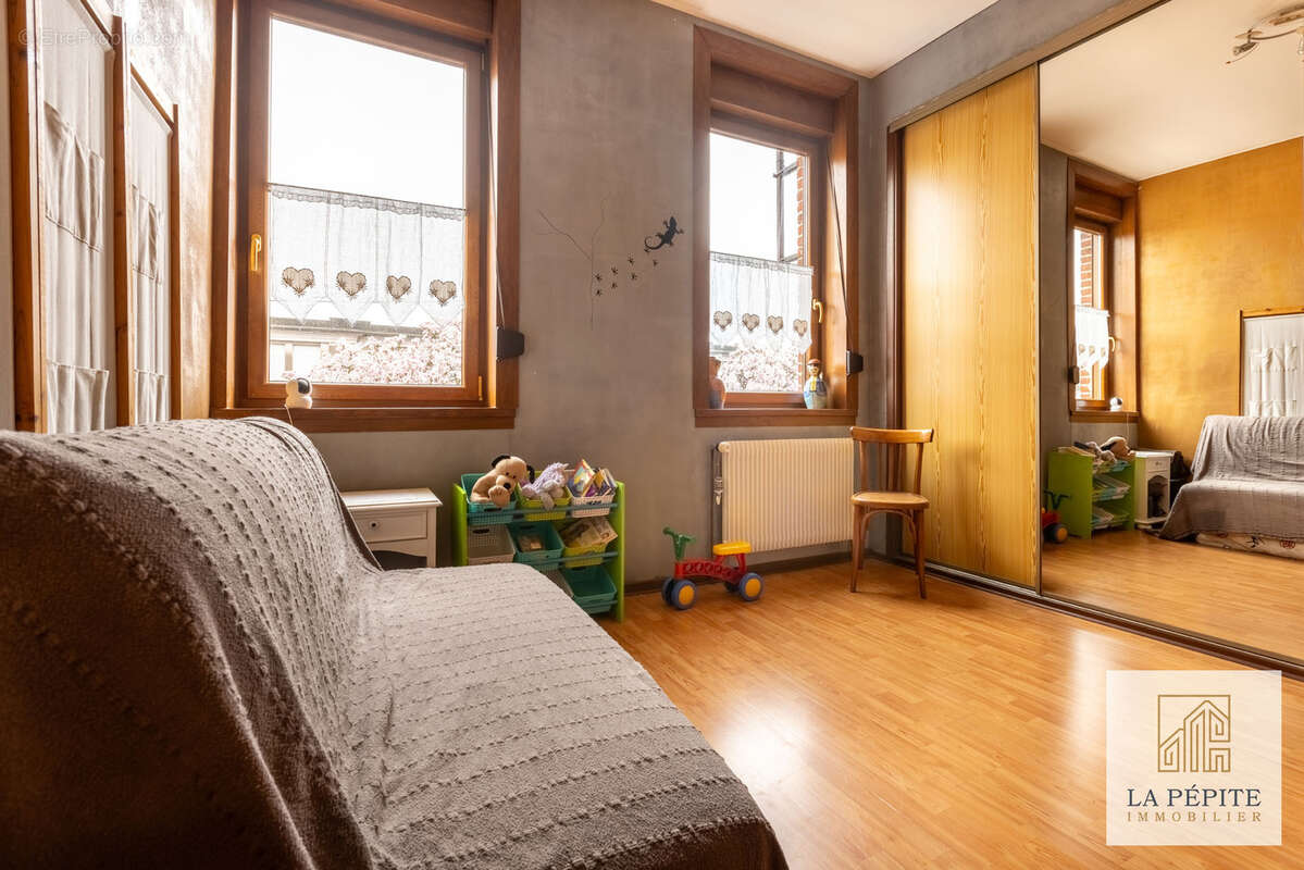 Maison à QUIEVRECHAIN