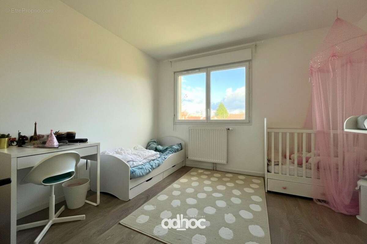 Maison 86 m² à Saint-Jean-De-La-Ruelle  - photo 5