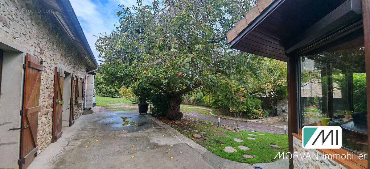 Maison à PRUNAY-LE-TEMPLE