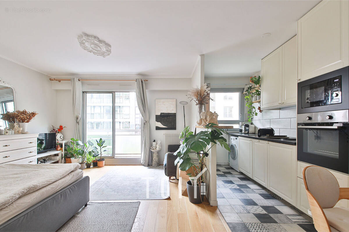 Appartement à PARIS-14E