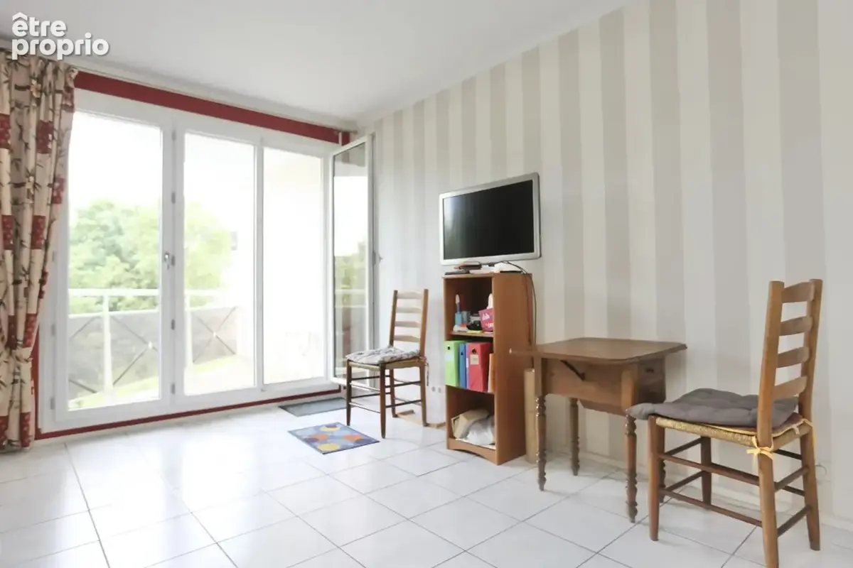 Appartement 4 pièces / 3 chambres a 6 minutes du métro ligne 11 - photo 4
