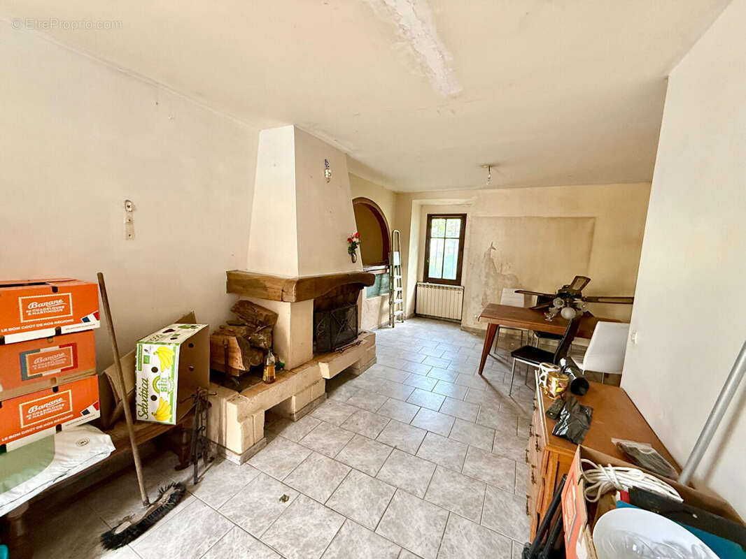 Maison à VERT-LE-PETIT