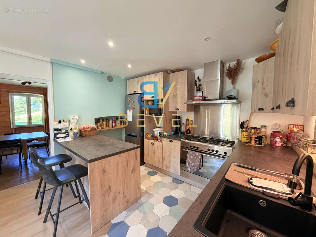 À vendre   exclusivité saint-françois-longchamp   (montaimont)  ancien corps de ferme rénové   110 m2 habitabl - photo 5