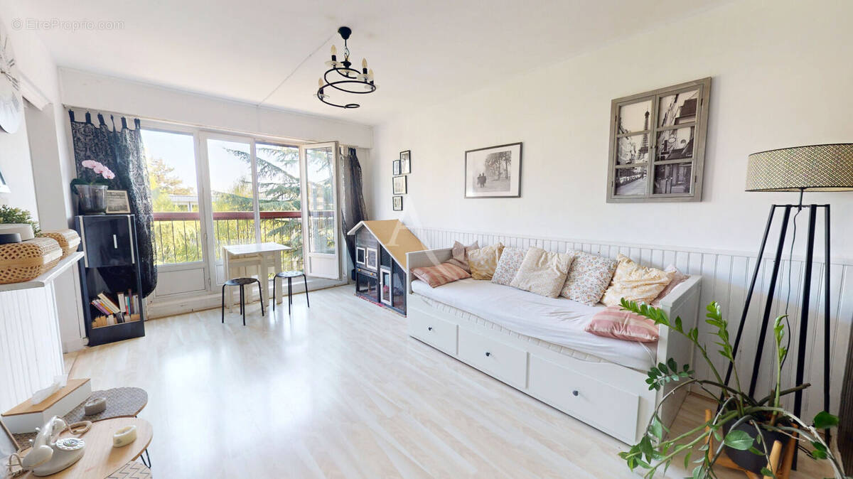 Appartement à CHILLY-MAZARIN