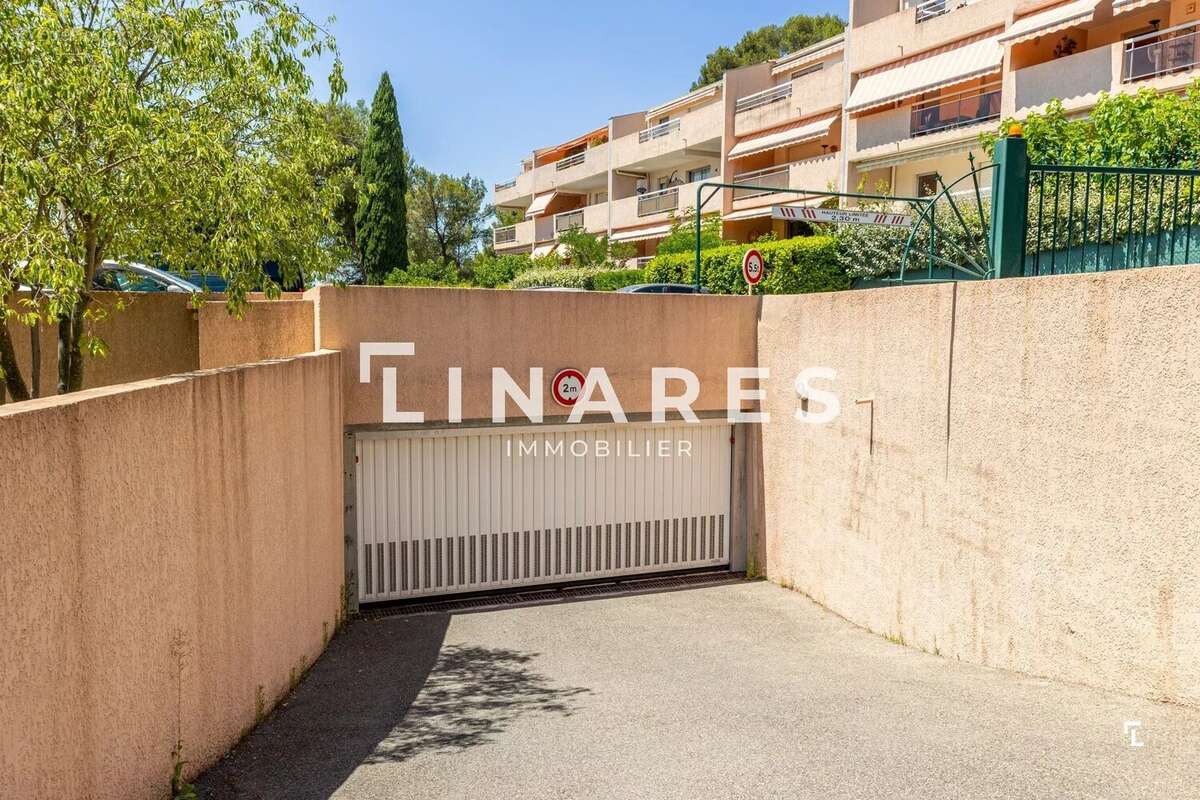 LE CLOS BRUNET - Appartement T3 de 78m2 - Terrasse - Jardin - Parking/Garage - Cave - 13100 - photo 13