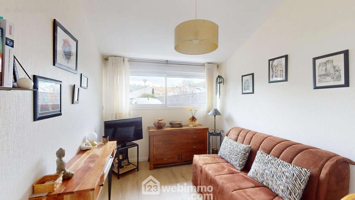Chambre équipée en bureau. - Maison à JARD-SUR-MER