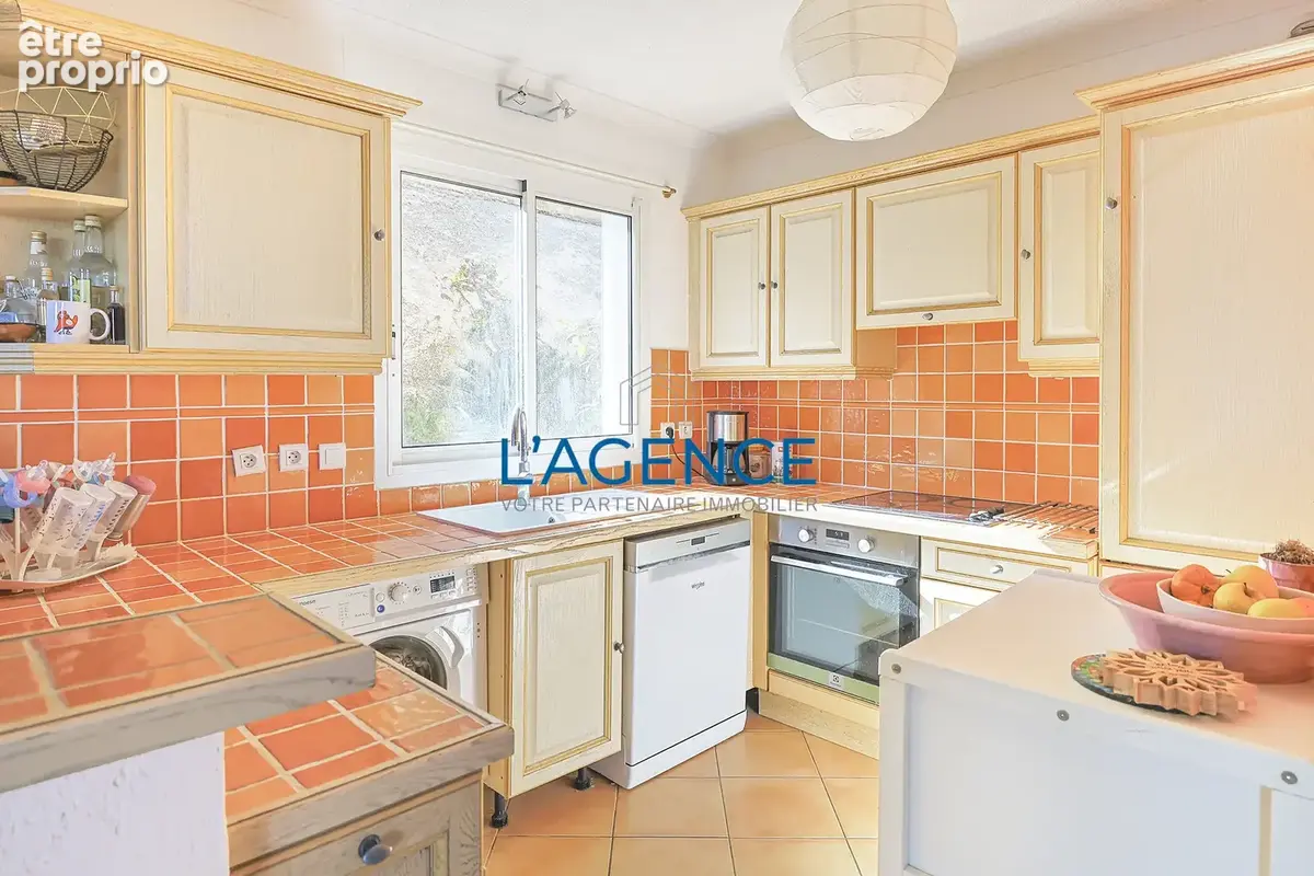 Appartement T4 de 95 m2 avec terrasse de 42 m2 dans résidence de standing fermée et verdoyante - photo 5
