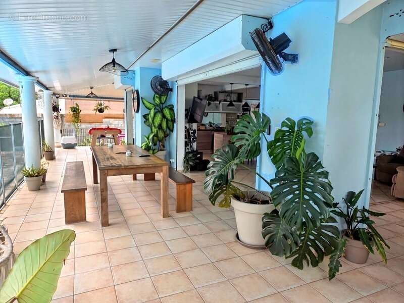 Maison à REMIRE-MONTJOLY