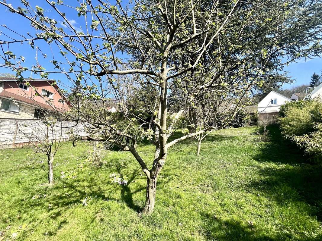 Terrain à MONTLIGNON