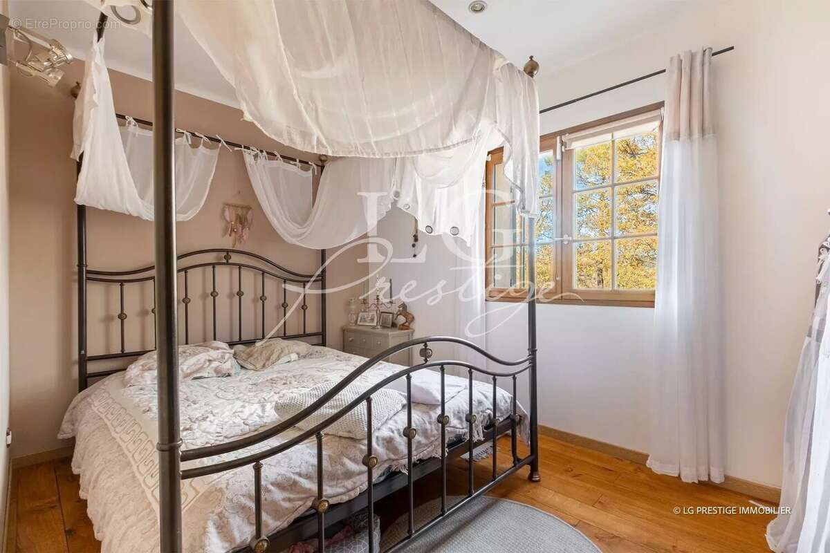 Maison à TOURRETTES