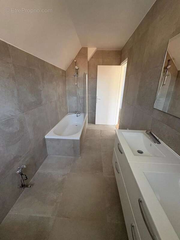 Maison à SAINT-NOM-LA-BRETECHE