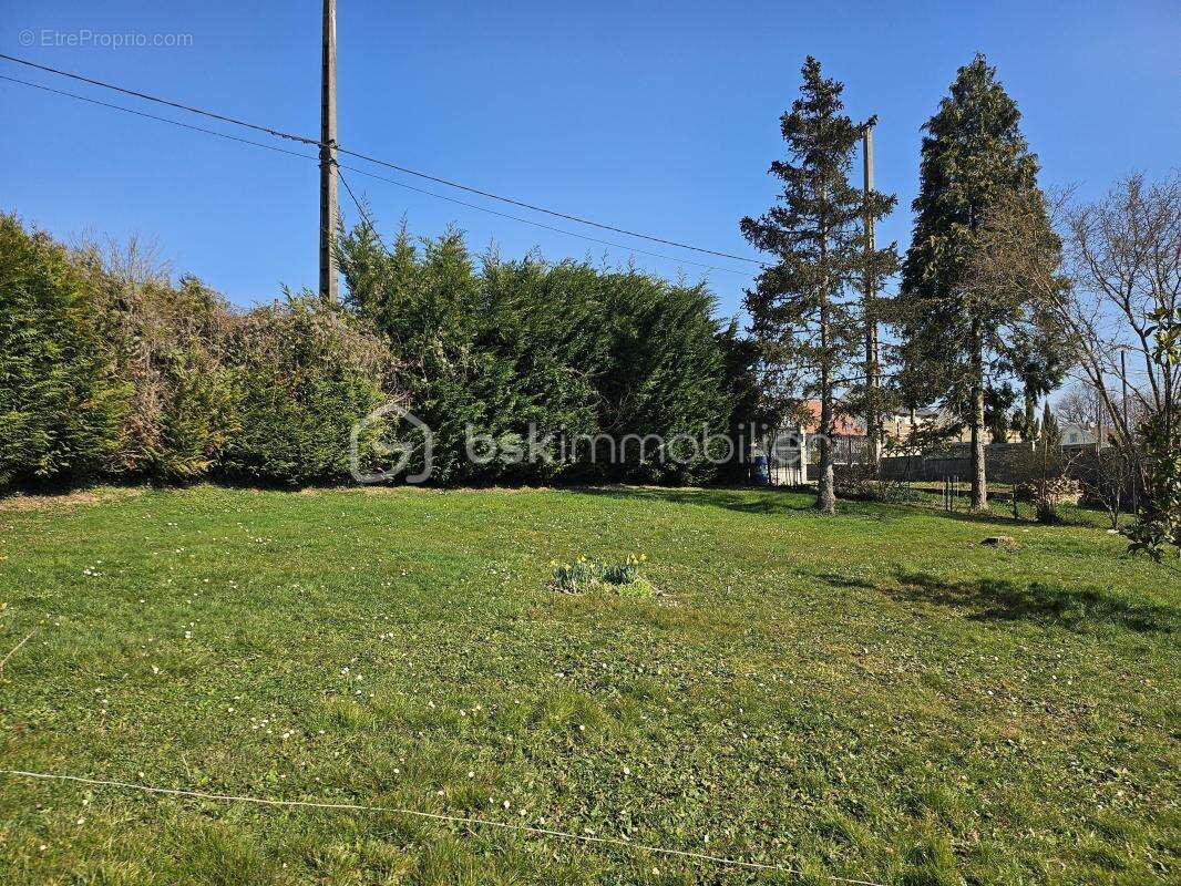 Terrain à COULOMMIERS