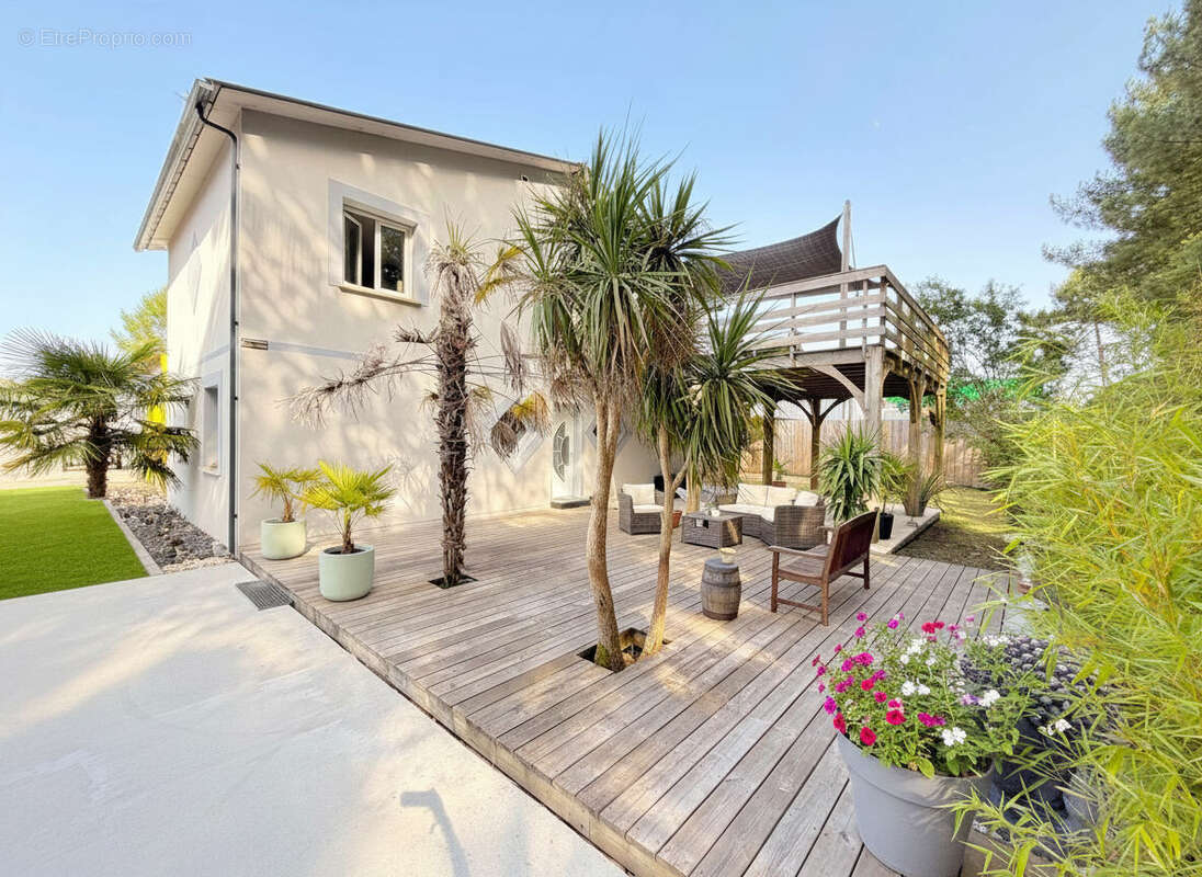 Ensemble immobilier de rendement, avec locaux professionnels et habitation à vendre dans le Val de L'Eyre - photo 2