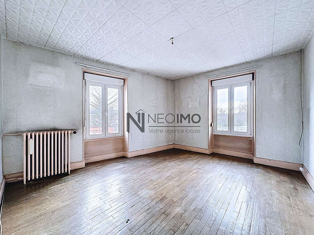 Maison à NEUFCHATEAU