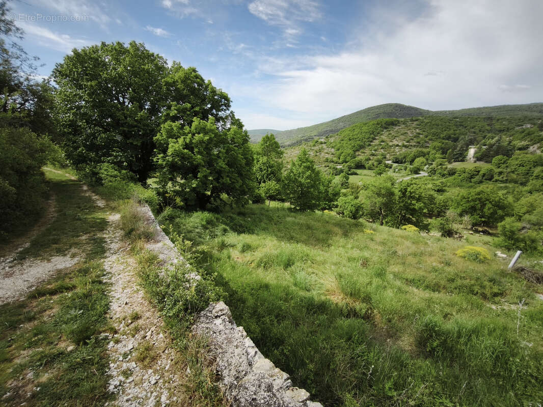Terrain à COMPS-SUR-ARTUBY