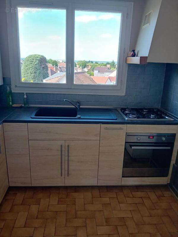 Appartement à LES CLAYES-SOUS-BOIS