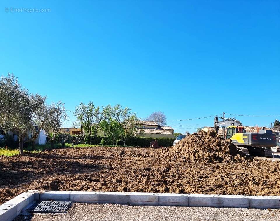 Terrain à LA CRAU