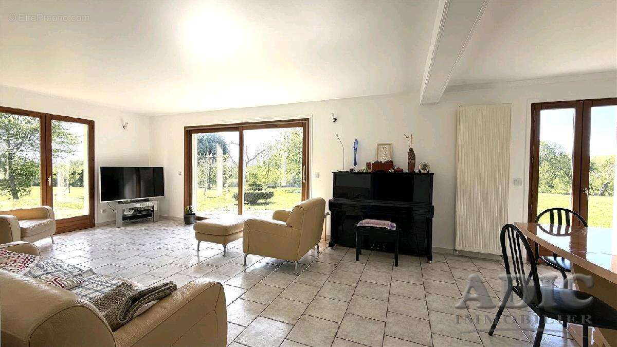 Maison à MOUSSY-LE-NEUF