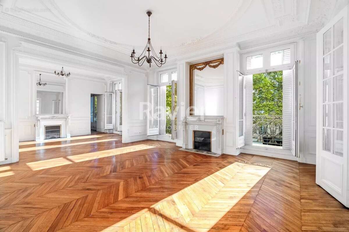 Appartement à PARIS-17E