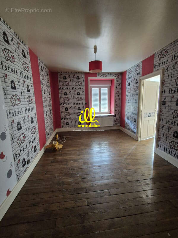 Maison 208 m² à Sapogne-Et-Feucheres  - photo 6
