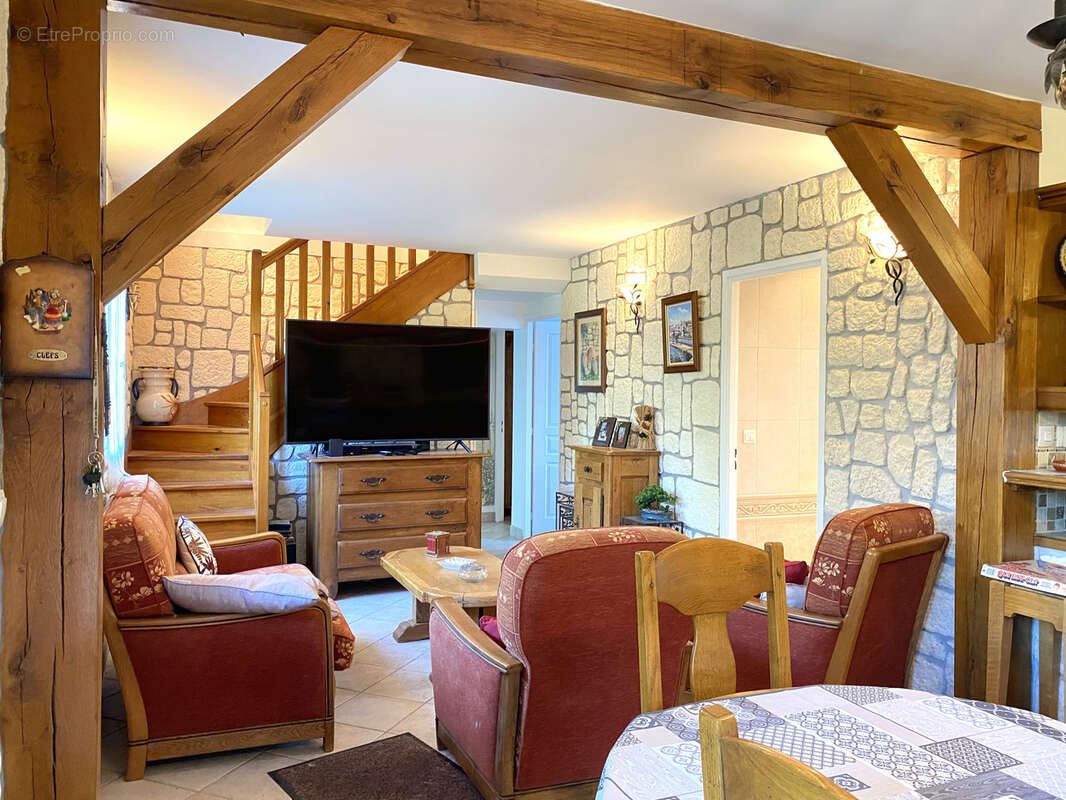 Maison à BAZOCHES-SUR-LE-BETZ