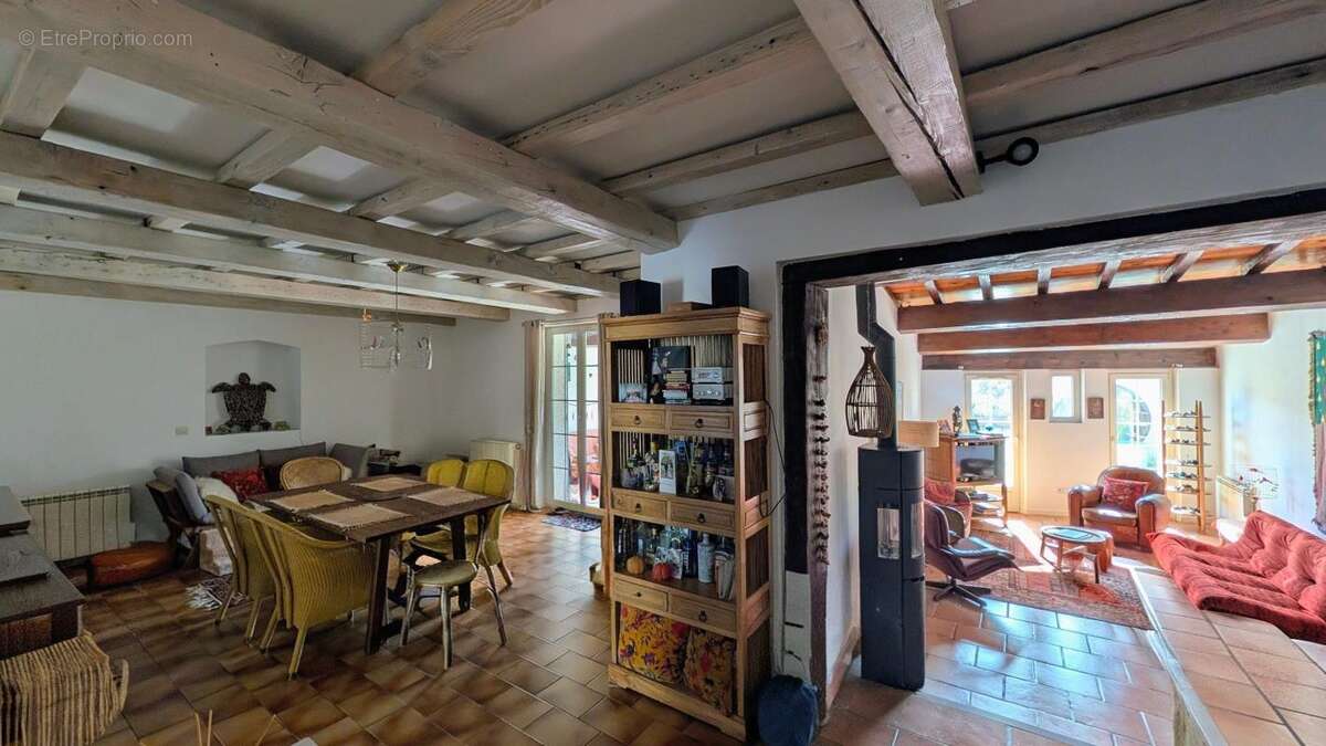 Maison à MAUGUIO