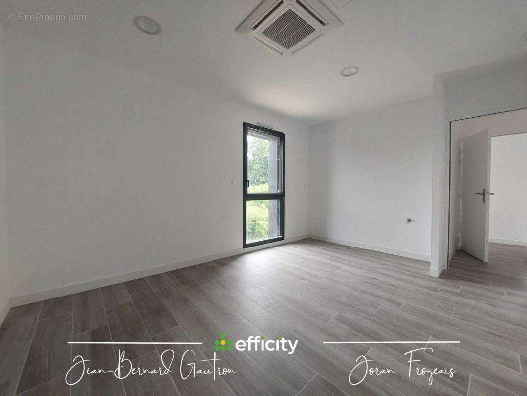 Commerce à LA CHAPELLE-DES-FOUGERETZ