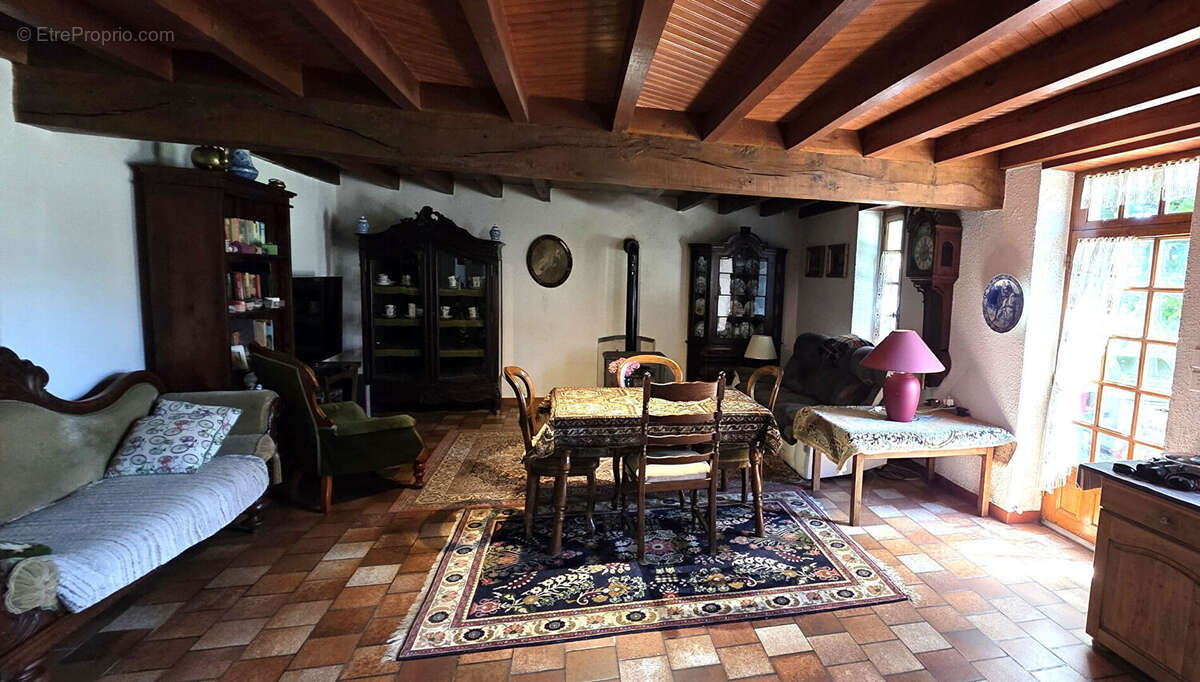 Maison à CHATELUS