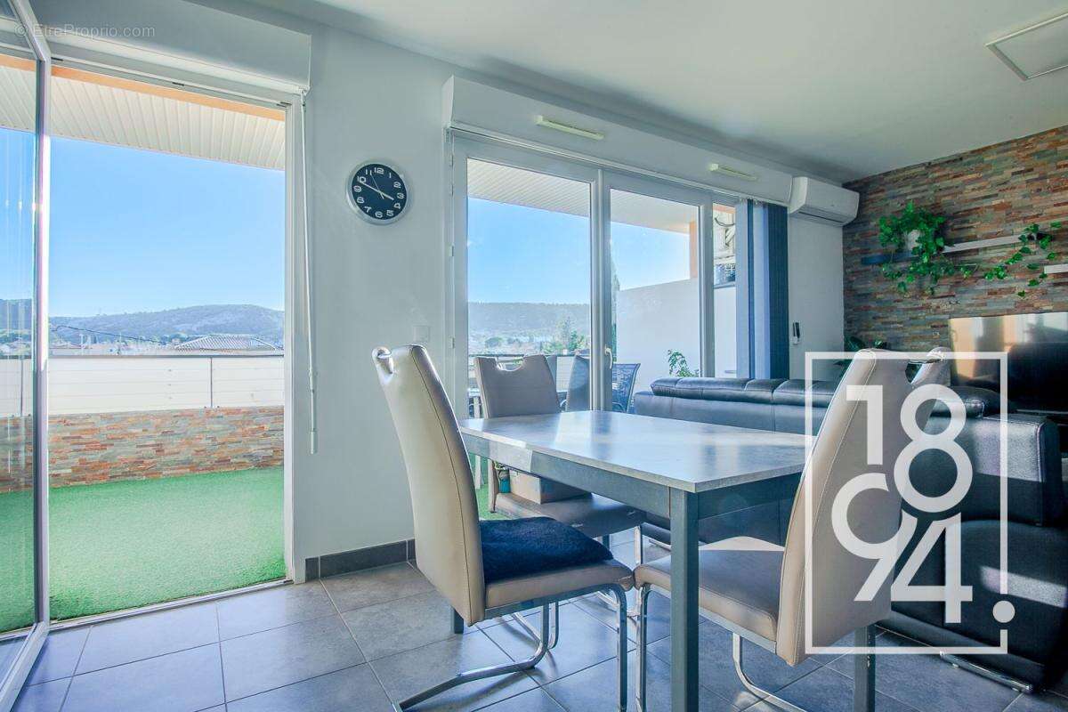 Appartement à CHATEAUNEUF-LES-MARTIGUES