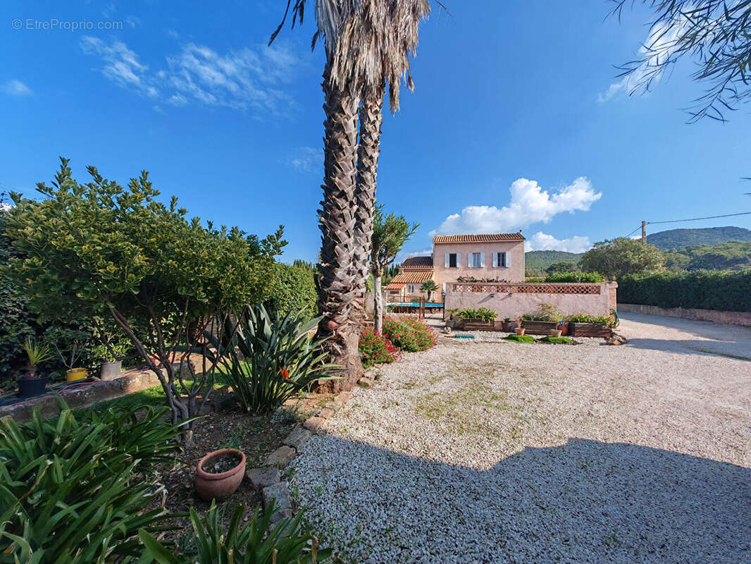 Maison à CARQUEIRANNE