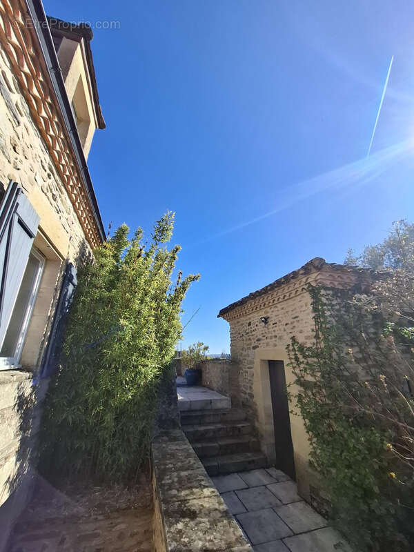 Maison à GENIS