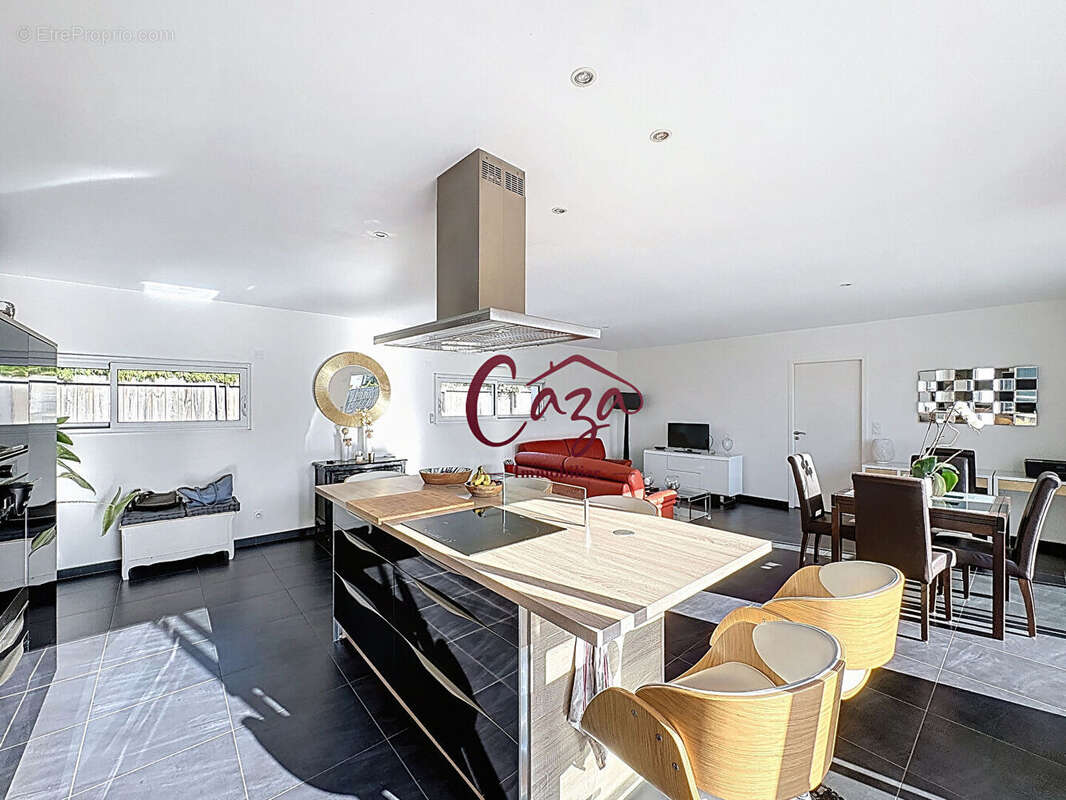 Maison à FARGUES-SAINT-HILAIRE