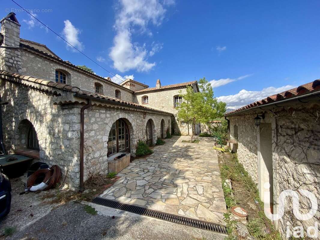 Photo 6 - Maison à CHATEAUNEUF-VILLEVIEILLE