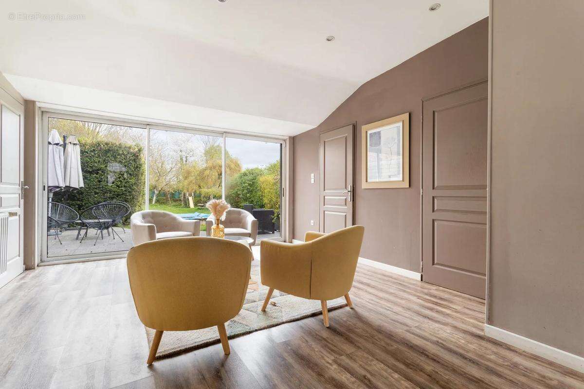 Maison à LA CHAPELLE-D'ARMENTIERES