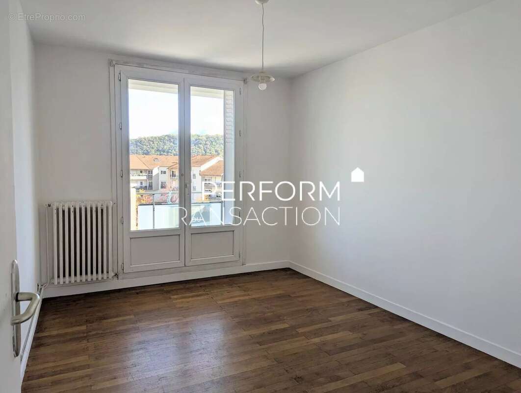 Appartement à LE PONT-DE-CLAIX