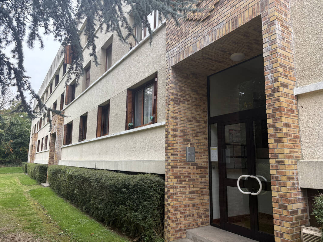 Appartement à L'ETANG-LA-VILLE