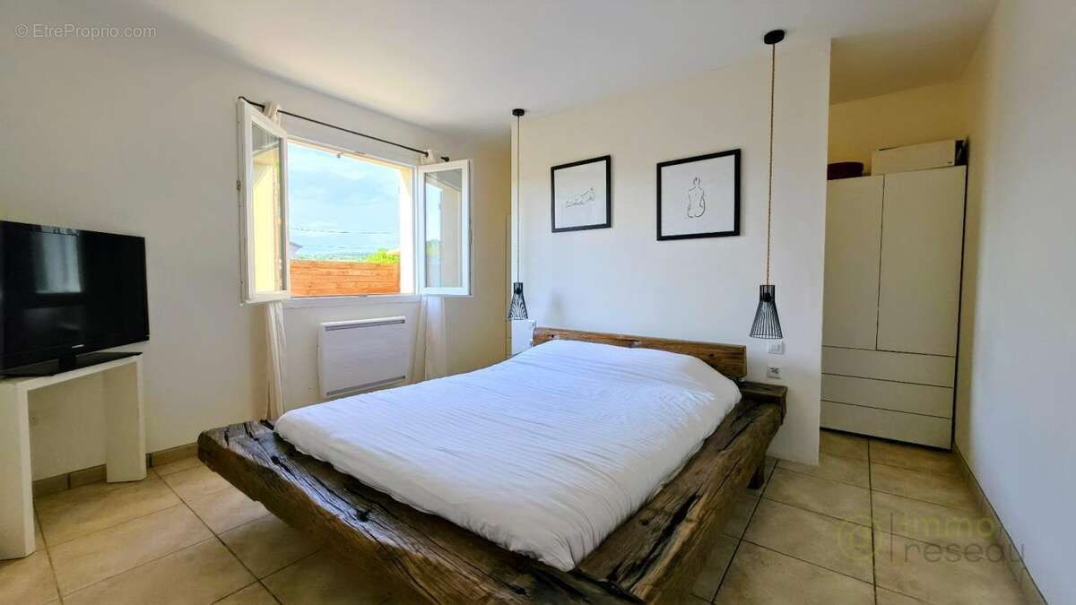 Maison 216 m² à Plaissan  - photo 15