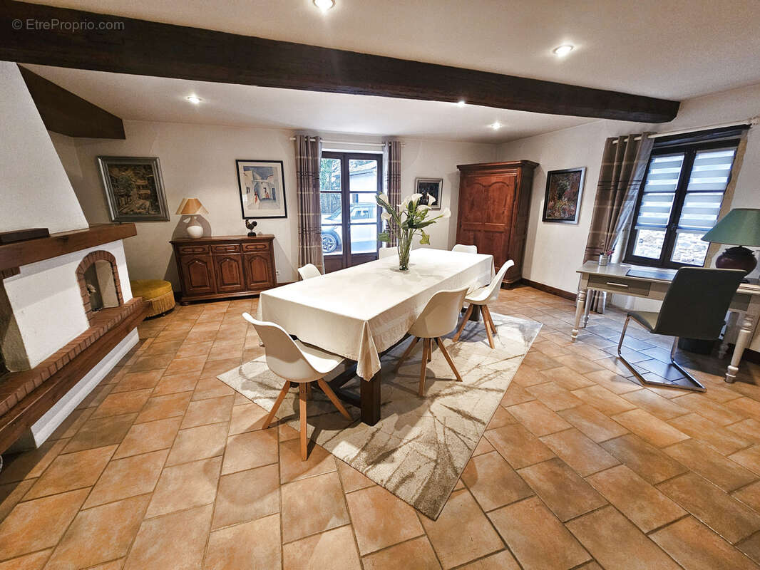 Maison à COMMELLE-VERNAY