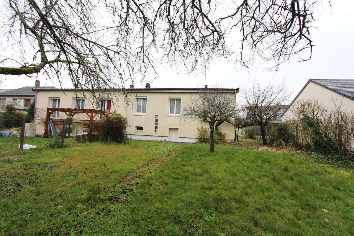 Maison à VARENNES-VAUZELLES